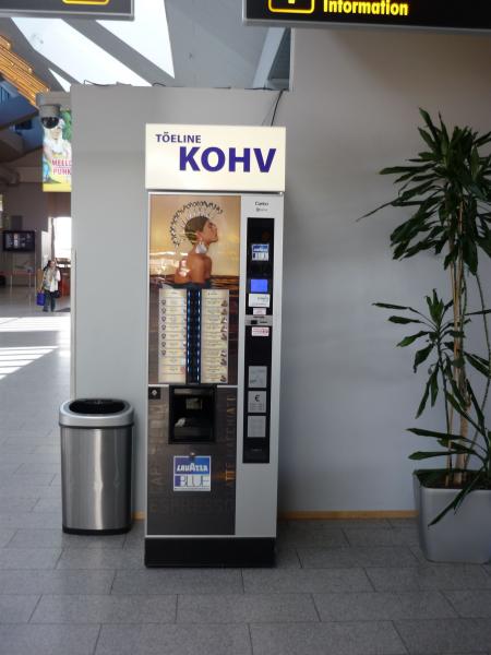 Automat na kávu Lavazza v Tallinu na letišti
